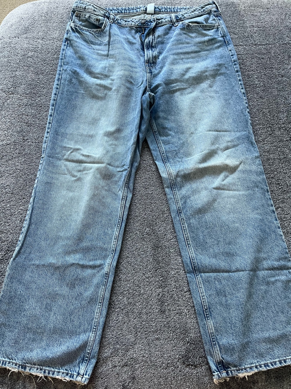 H&M Women’s Light Blue Straight-Leg Jeans — Classic Denim